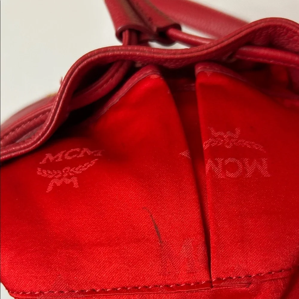 MCM Stylish Red Leather Bucket Bag with COA - Picture 9 of 13
